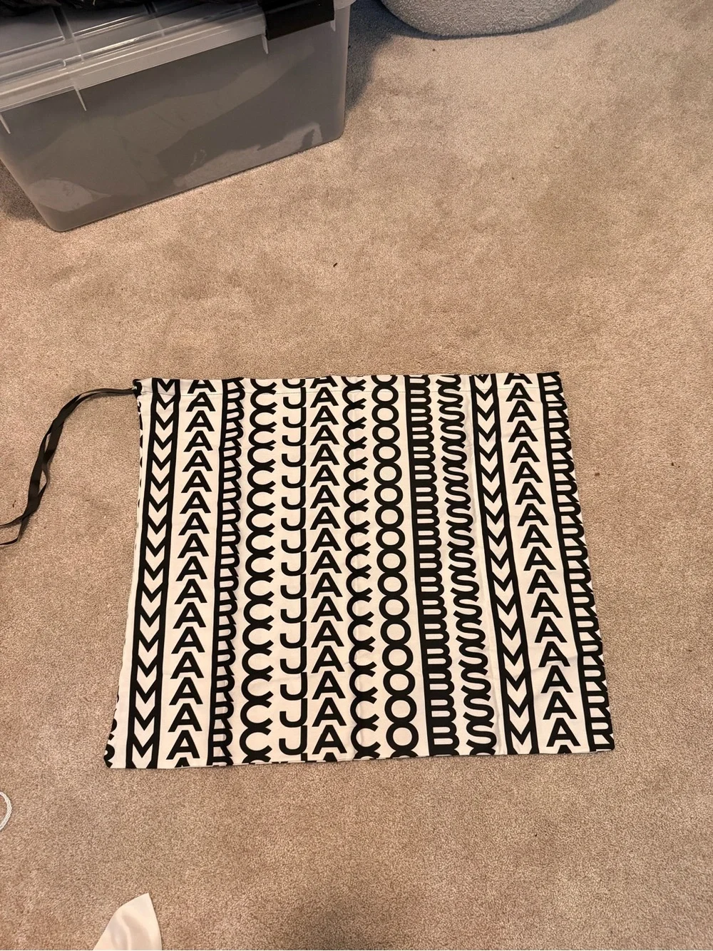 Marc Jacobs Black & White Logo-Print Drawstring Dust Pouch